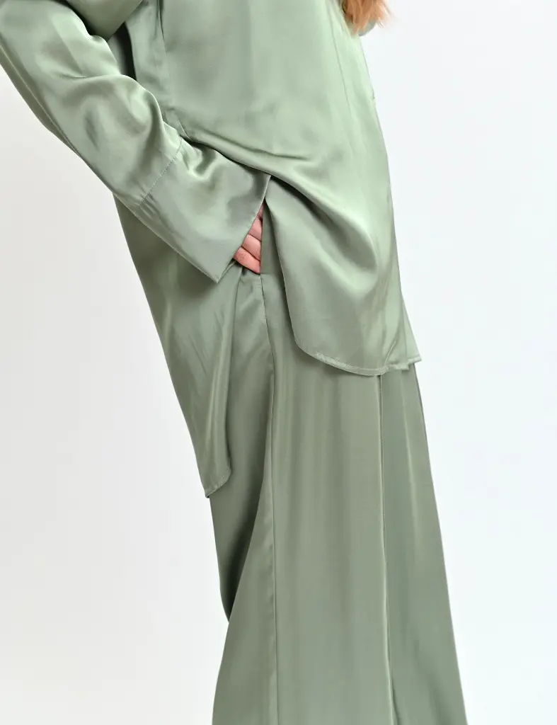 DOLLY-SILK-SET-OLIVE-8.webp
