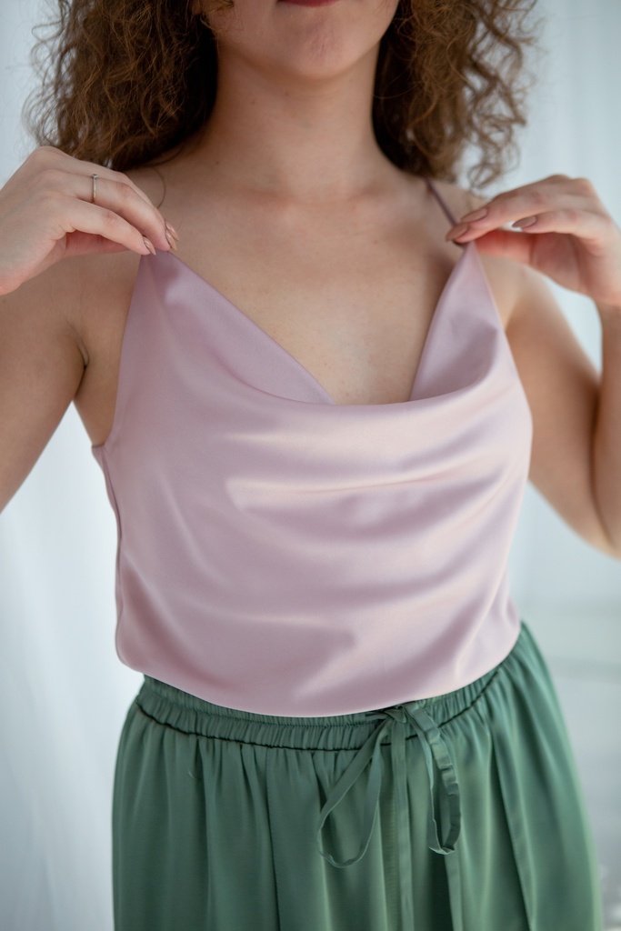 Шовковий пудровий топ "Ірен"з вирізом горловини хомут