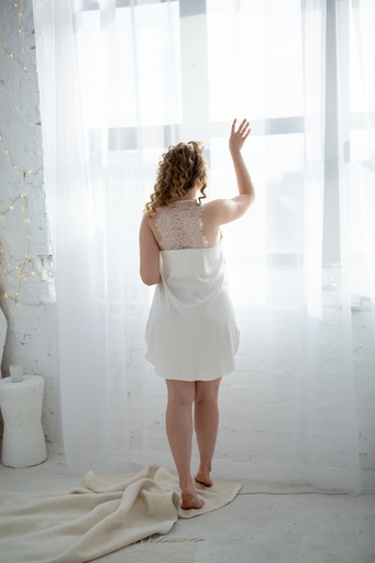 Шовкова біла нічна сорочка "Рейн" з мереживом